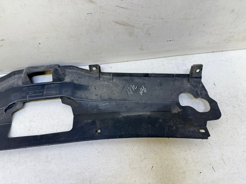 Кожух замка капота