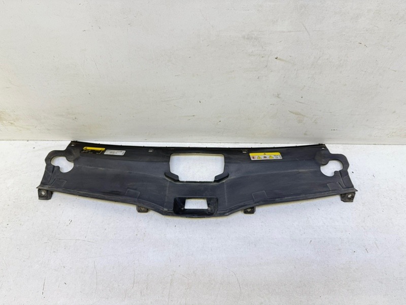 Кожух замка капота