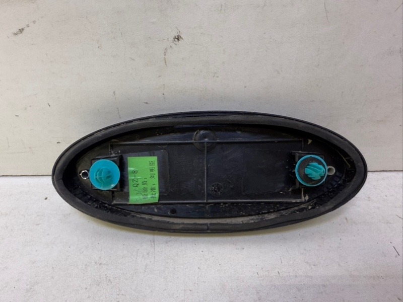 Эмблема на крышку багажника