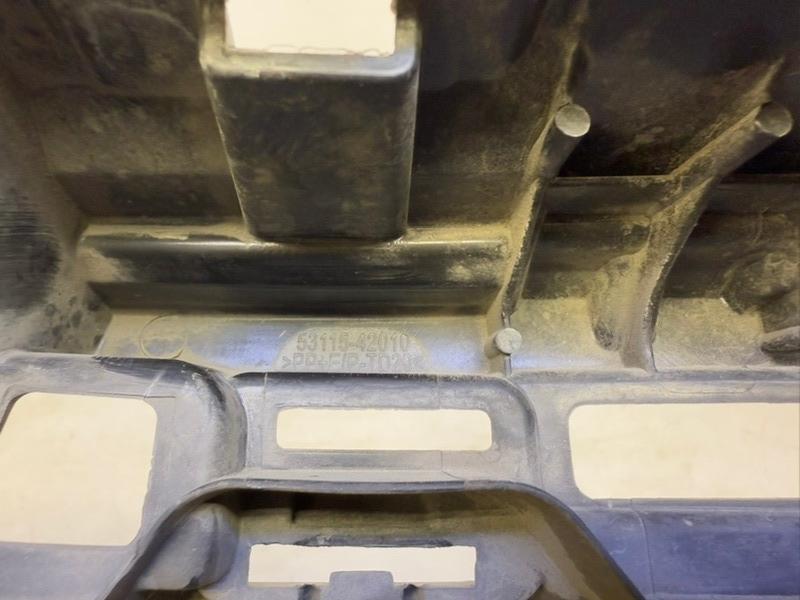 Кронштейн решетки радиатора