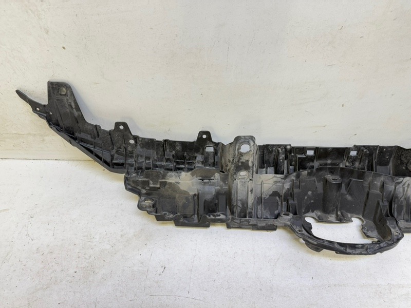 Кронштейн решетки радиатора