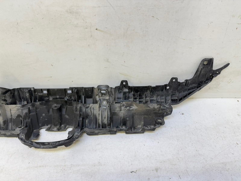 Кронштейн решетки радиатора