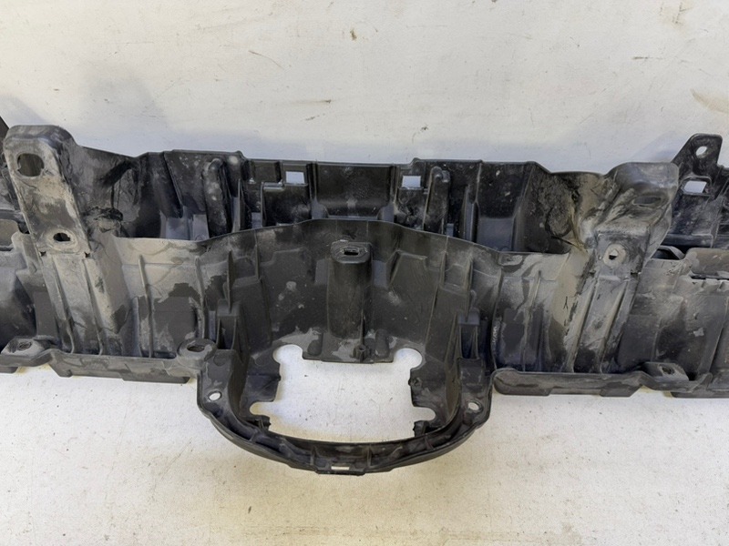 Кронштейн решетки радиатора