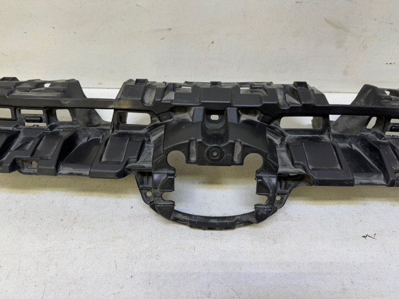 Кронштейн решетки радиатора