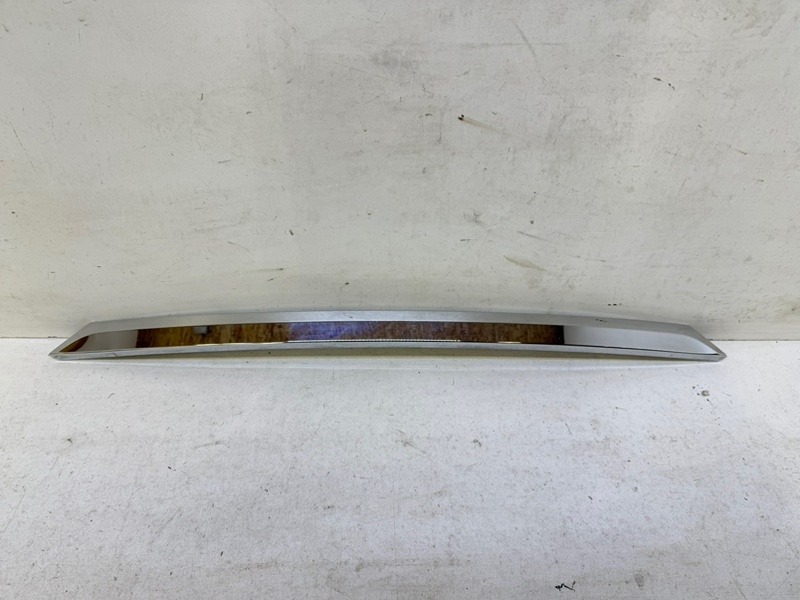 Накладка крышки багажника