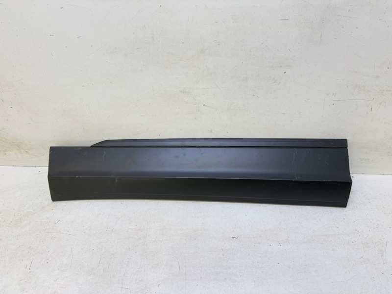 Накладка двери передней левой