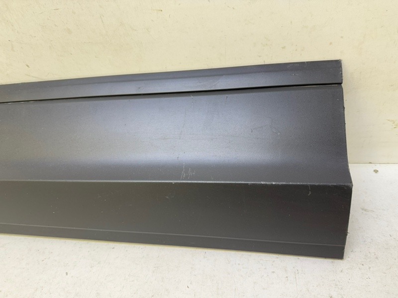 Накладка двери передней левой