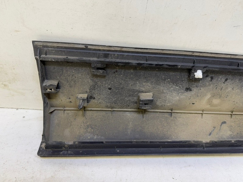 Накладка двери передней левой