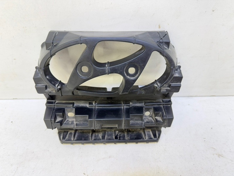 Кронштейн решетки радиатора