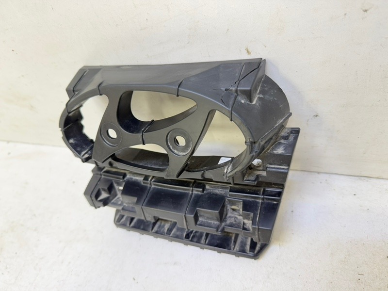 Кронштейн решетки радиатора