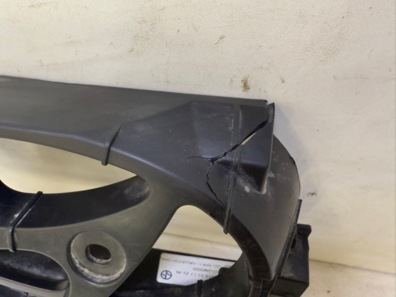 Кронштейн решетки радиатора