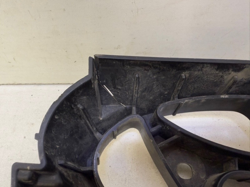 Кронштейн решетки радиатора