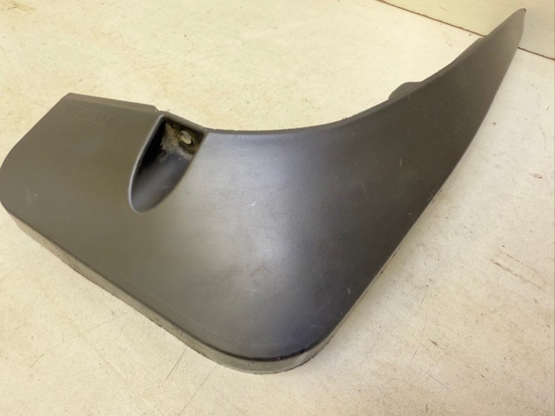 Брызговик задний правый