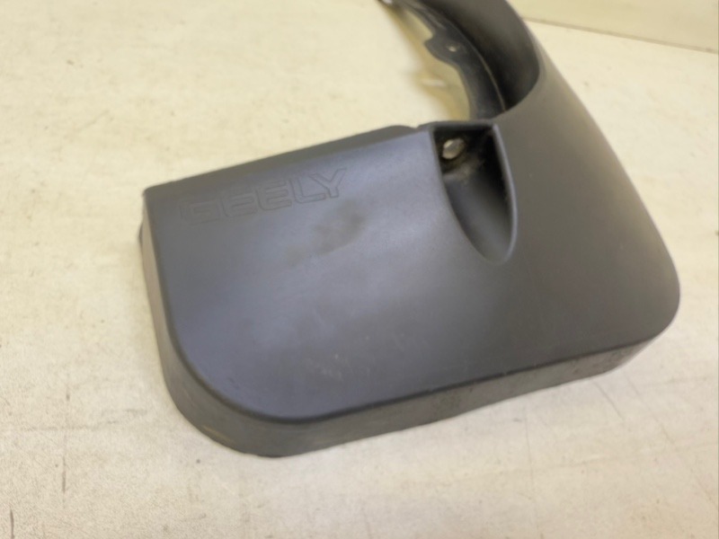 Брызговик задний правый