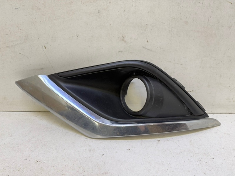 Рамка противотуманной фары левой