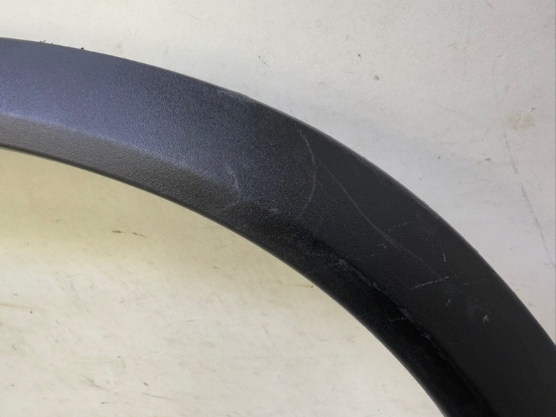 Накладка переднего крыла правого