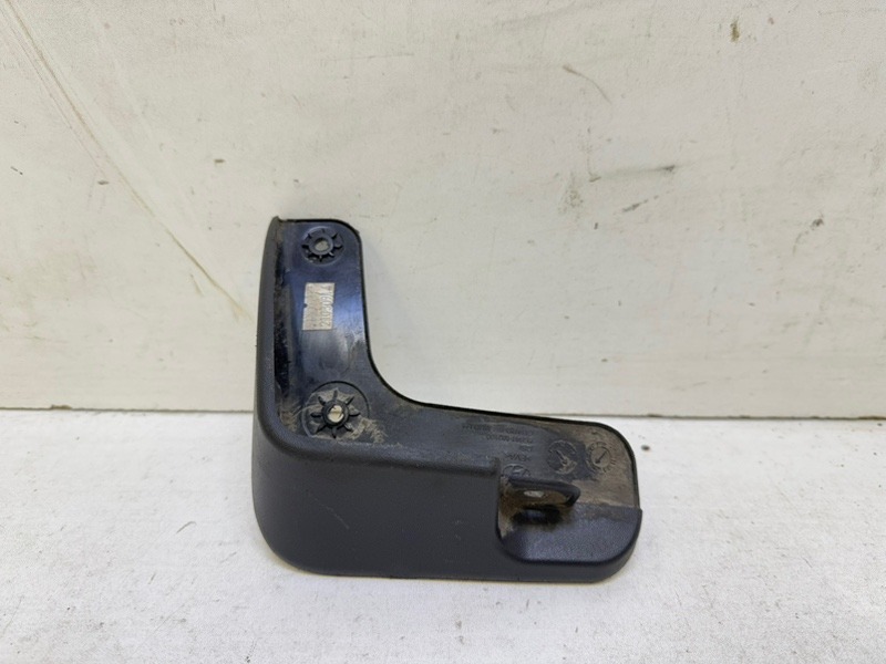 Брызговик задний левый