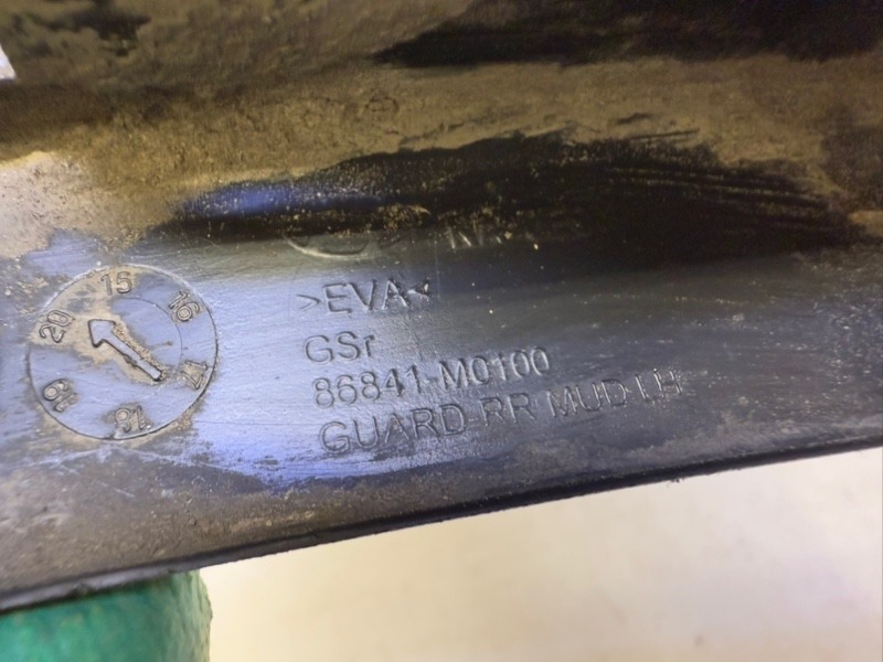 Брызговик задний левый