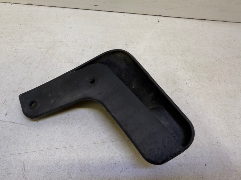 Брызговик задний левый