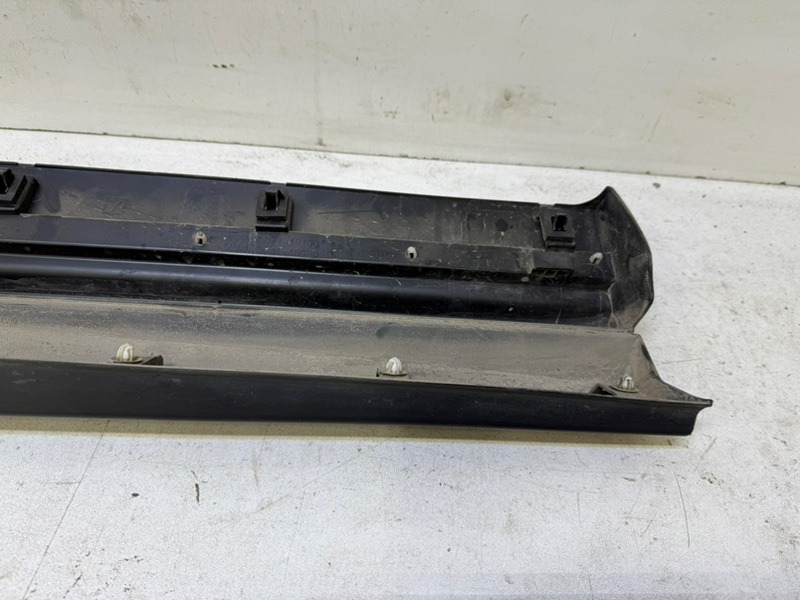 Накладка двери передней правой