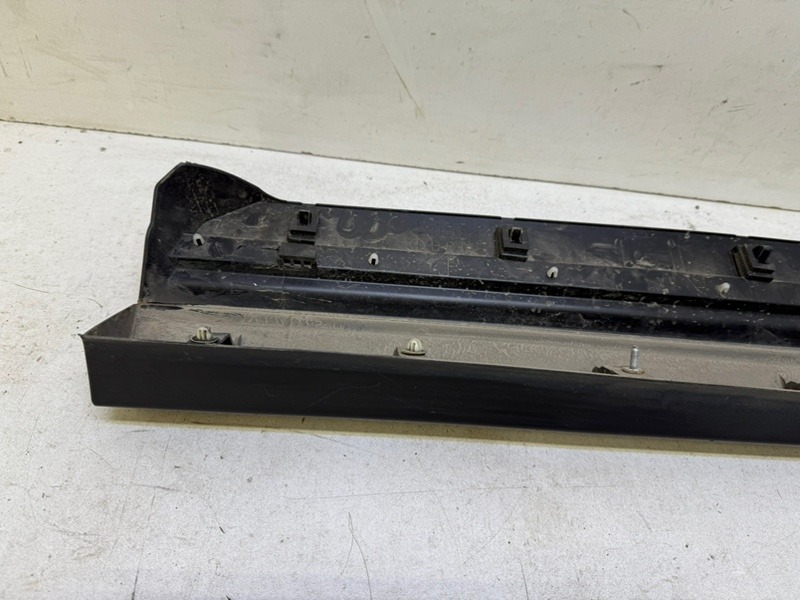 Накладка двери передней правой