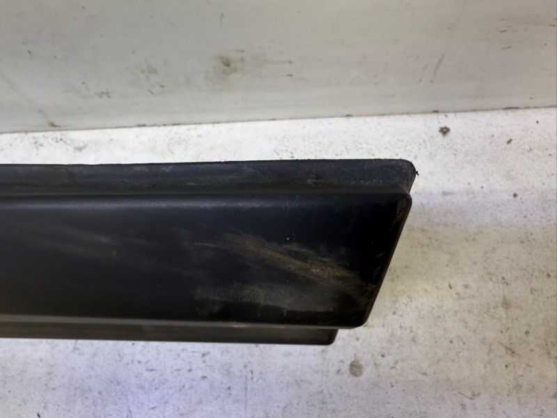 Накладка двери передней правой