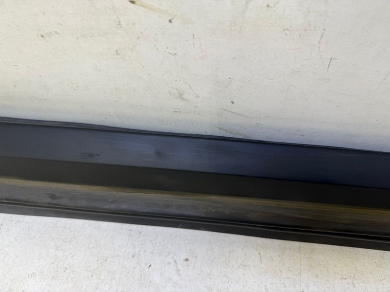 Накладка двери передней правой