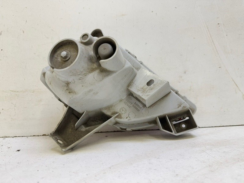 Фара противотуманная правая