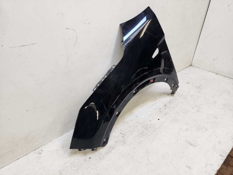 Крыло переднее левое