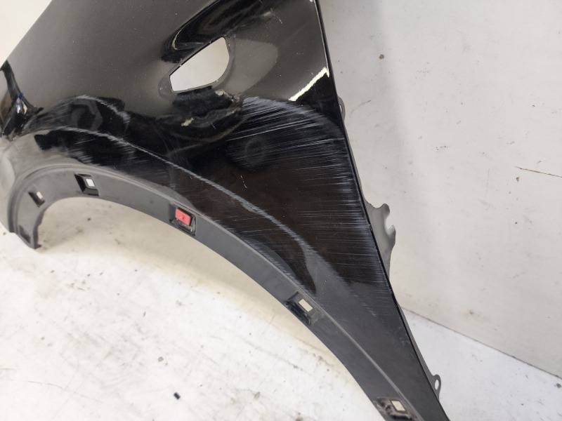 Крыло переднее левое