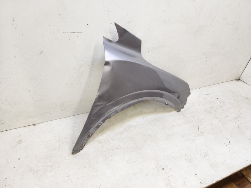 Крыло переднее правое