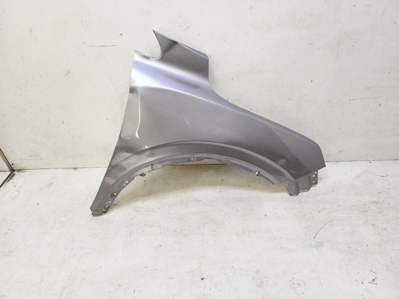 Крыло переднее правое