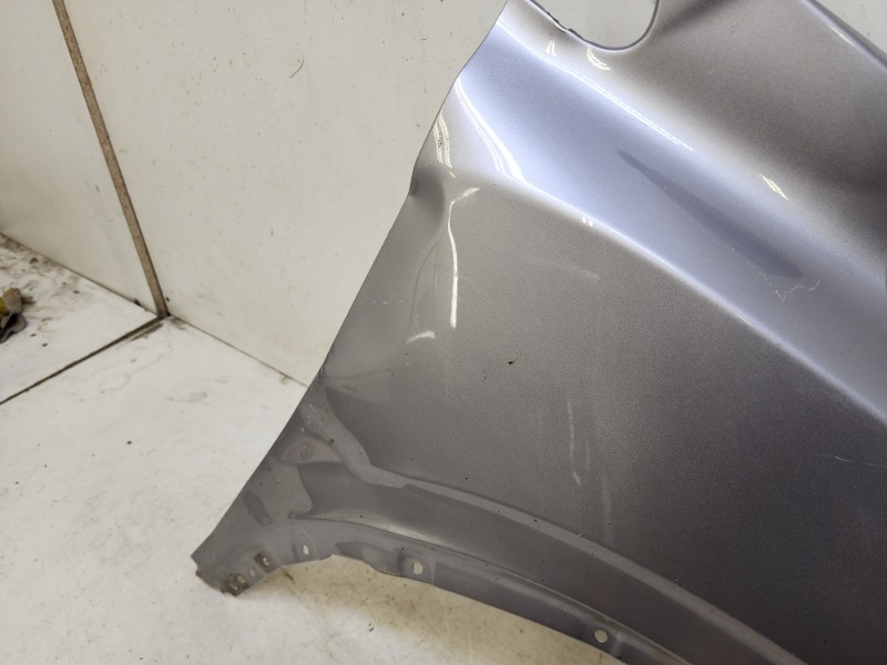 Крыло переднее правое