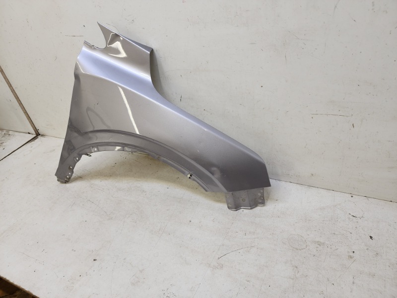 Крыло переднее правое