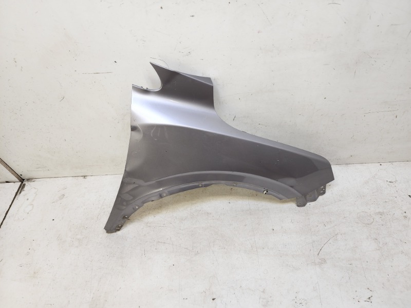 Крыло переднее правое