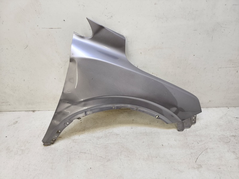 Крыло переднее правое