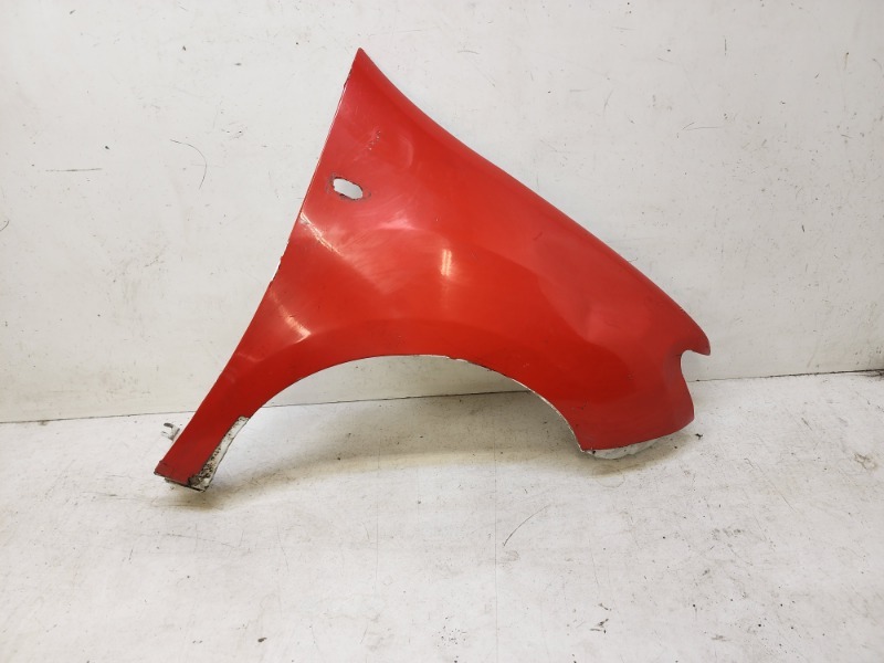 Крыло переднее правое