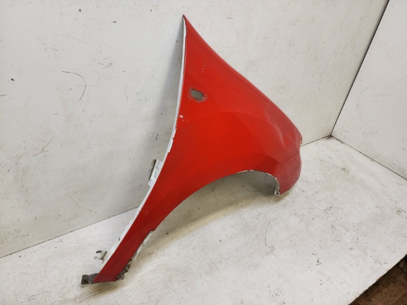 Крыло переднее правое