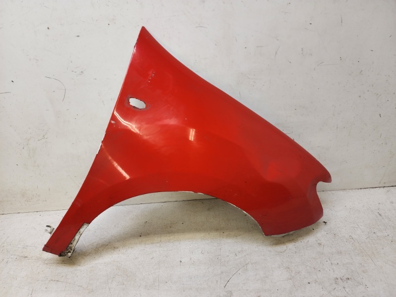 Крыло переднее правое