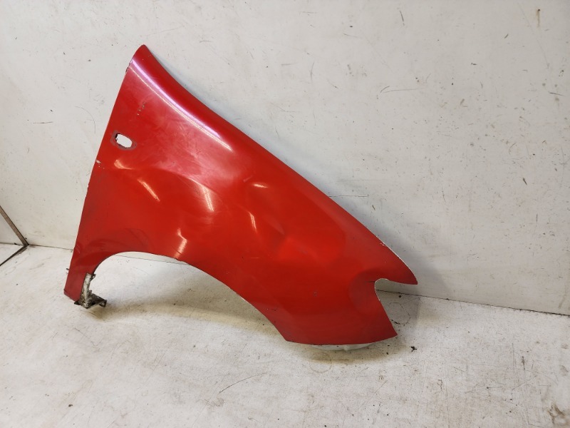 Крыло переднее правое