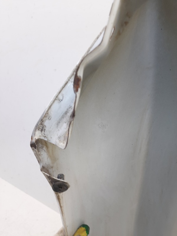 Крыло переднее правое