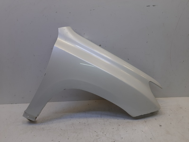 Крыло переднее правое