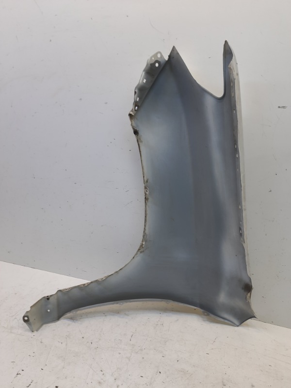 Крыло переднее правое