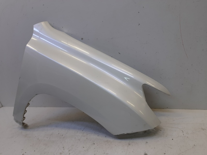 Крыло переднее правое