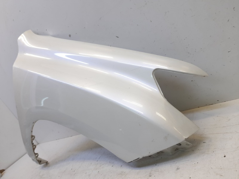 Крыло переднее правое