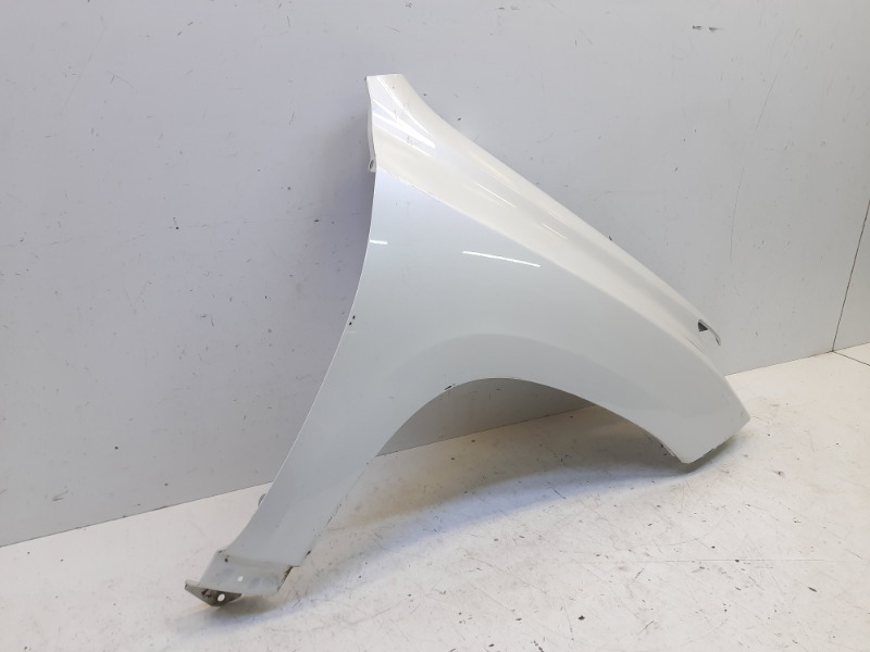 Крыло переднее правое