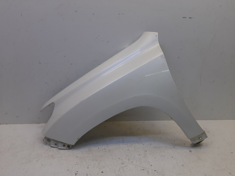 Крыло переднее левое