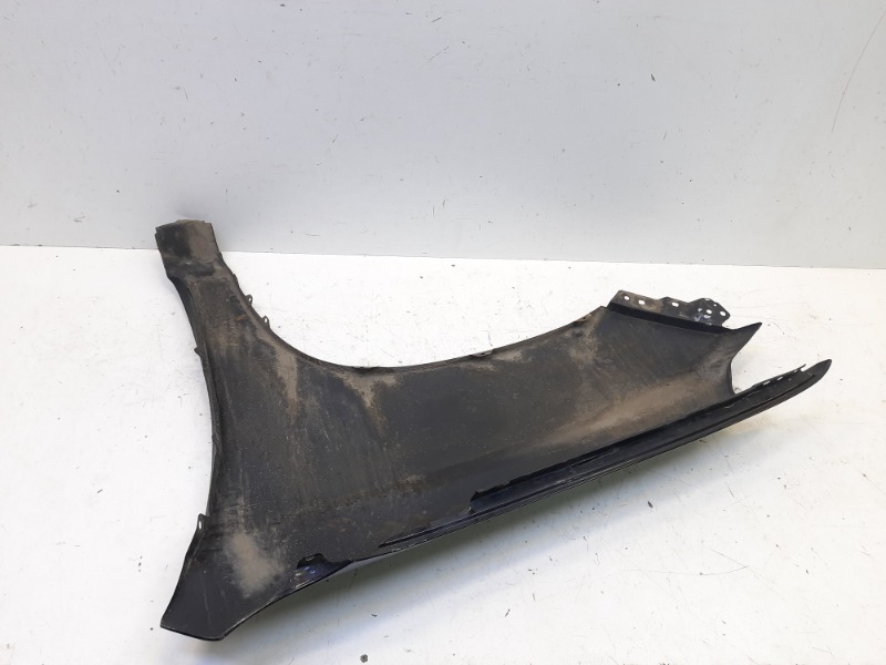 Крыло переднее правое