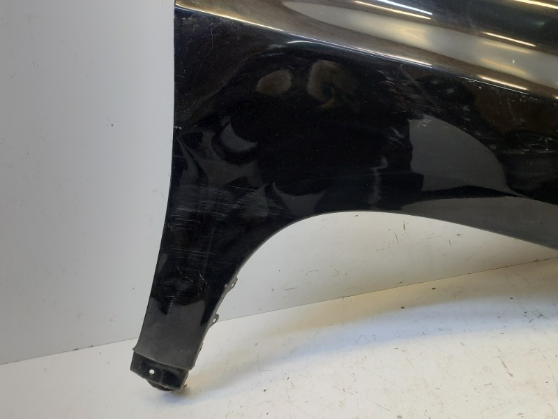 Крыло переднее правое