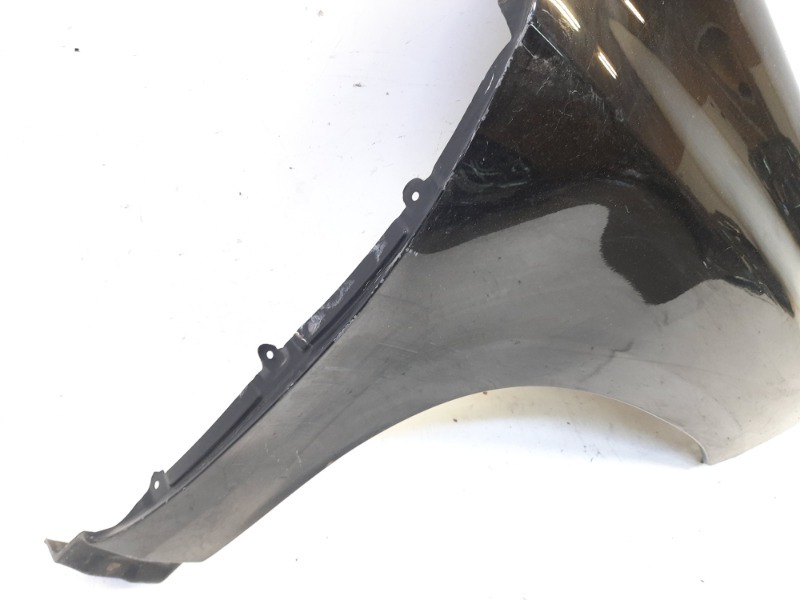 Крыло переднее правое